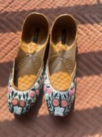 Gulbaahar Hand-Embroidered Floral Jutti