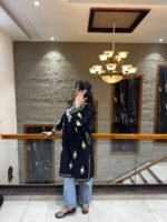 Noor-e-Shab – Hand-Embroidered Woollen Kashmiri Phiran - Image 3