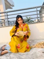 Noor-e-Rang – Hand-Embroidered Woollen Kashmiri Phiran