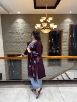 Zoon-e-Gul – Hand-Embroidered Woollen Kashmiri Phiran - Image 3